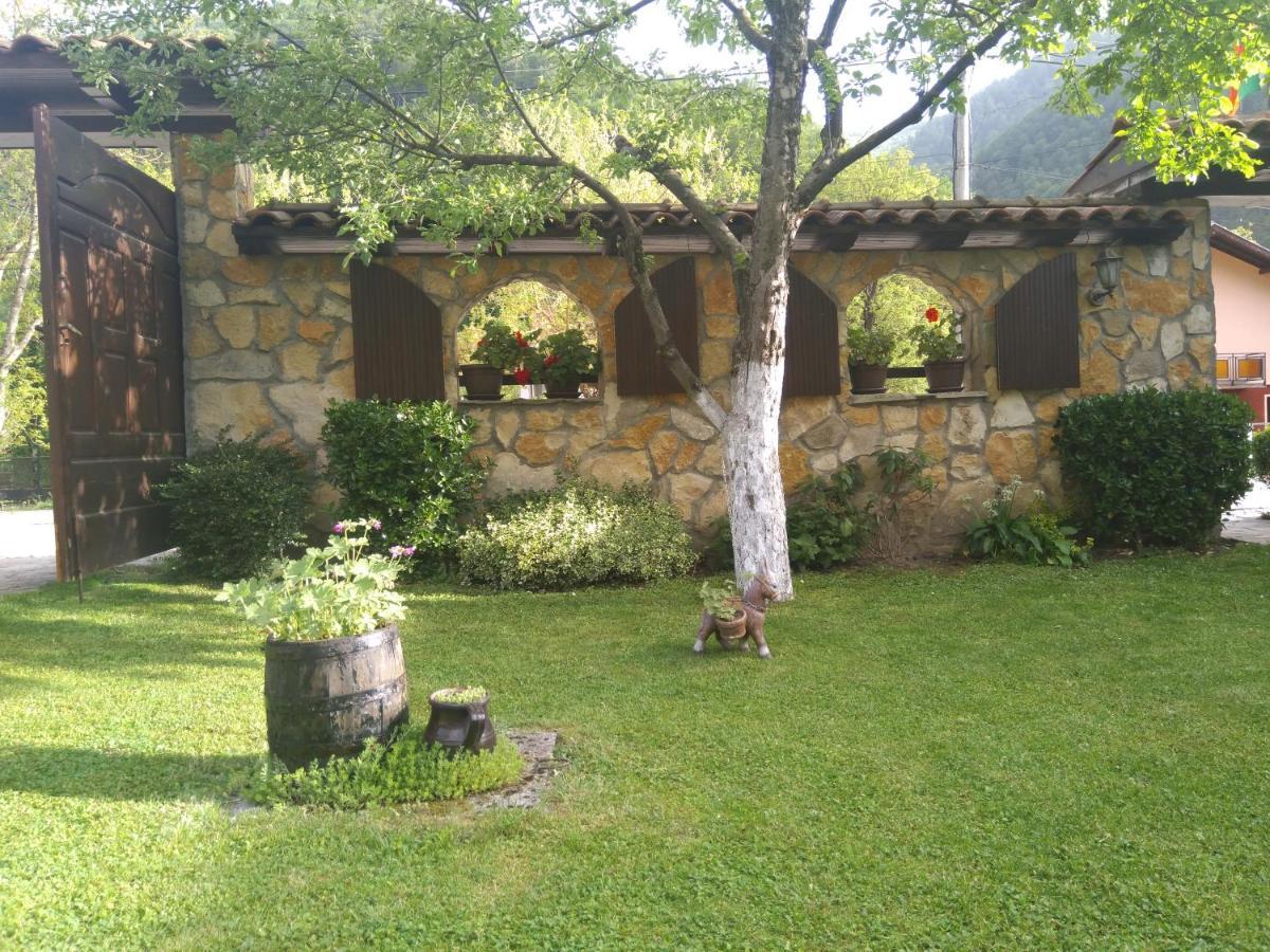 Стар Мерак Hotel Ribarica Exterior photo