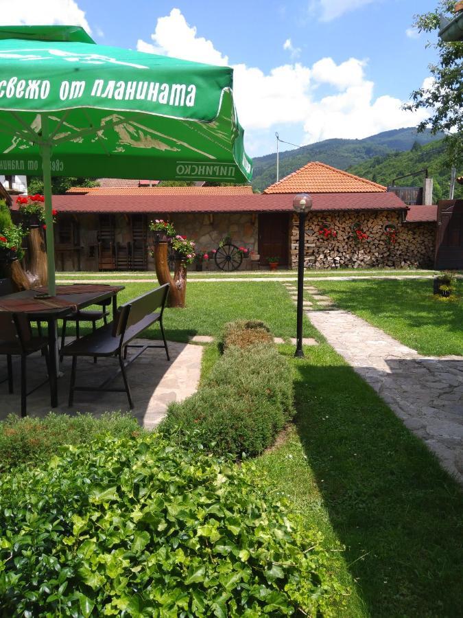 Стар Мерак Hotel Ribarica Exterior photo
