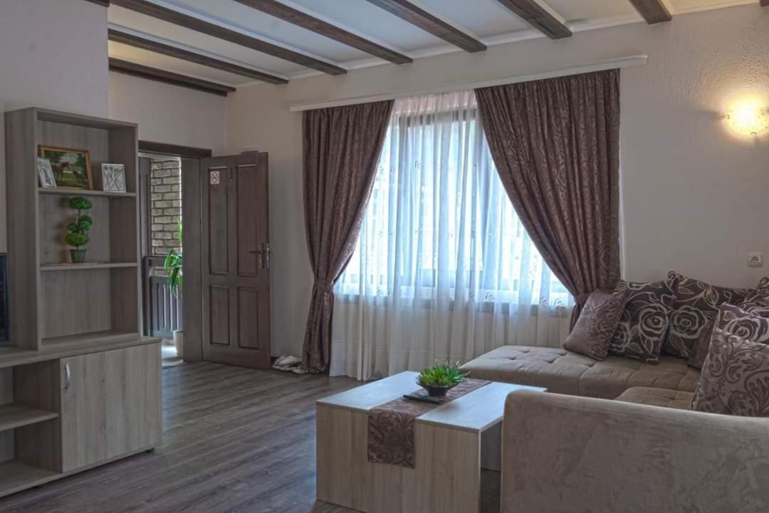 Стар Мерак Hotel Ribarica Exterior photo